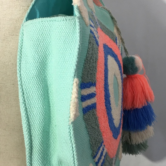 America and Beyond • round purse/ Lrg tassel - Picture 5 of 8